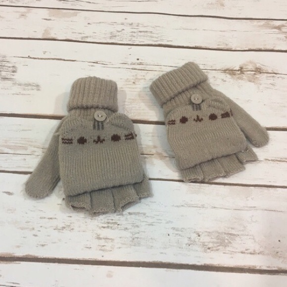 pusheen knit gloves